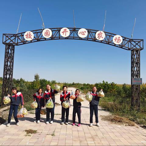 以基地为载体，体验育人，创建特色学校
——临水中心小学劳动教育开展情况