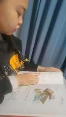 我是池阳小学二年级一班高田昊钰，我正在参加池阳小学“微实践做中学”之微阅读活动，我是这样做的