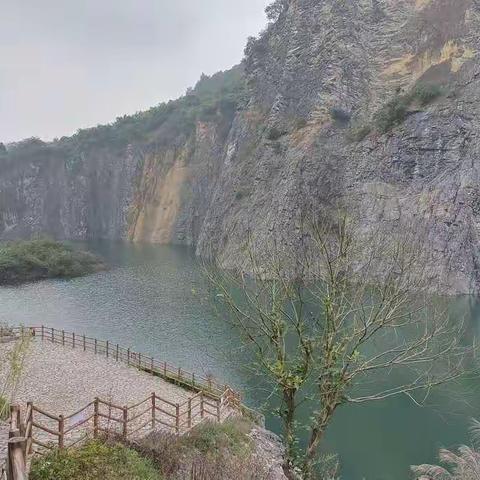 许你一湖深情