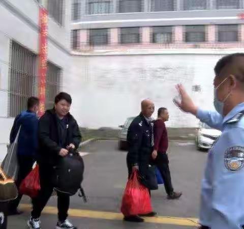 心手共相牵 筑牢防控线 —市强戒所慰问疫情防控一线干警职工家属