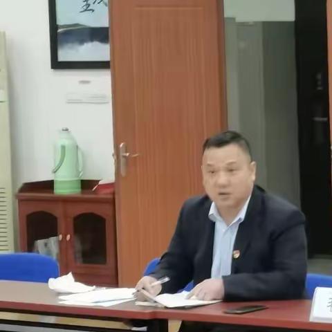 东西湖支行营业室党支部开展组织生活会和民主评议党员