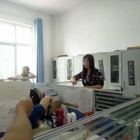 教研促成长  交流共提高—一年级数学组教研