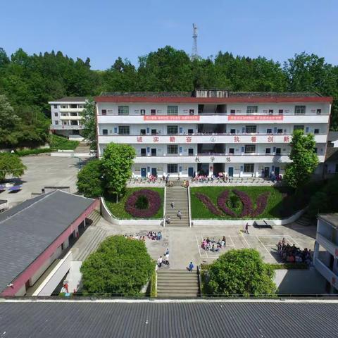 三尺讲台齐斗艳，教学比武促提升——高洞小学2018年春季“教学大比武”