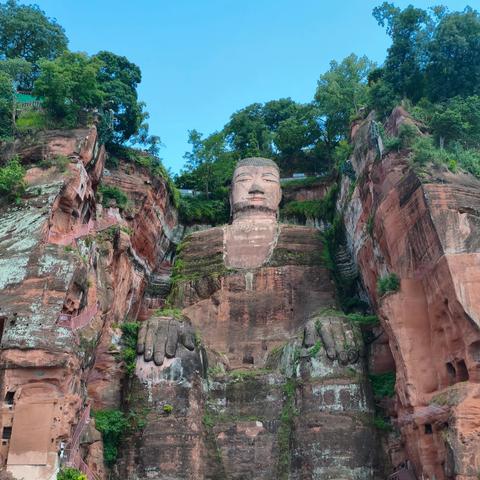 红岩翠影，大佛静观——乐山之行游记