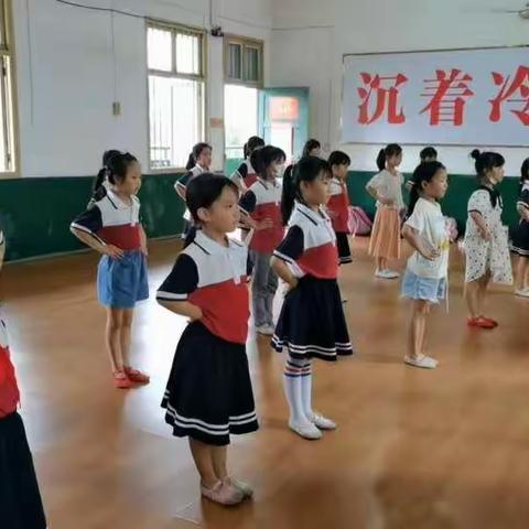 二年级*舞蹈特色课美篇