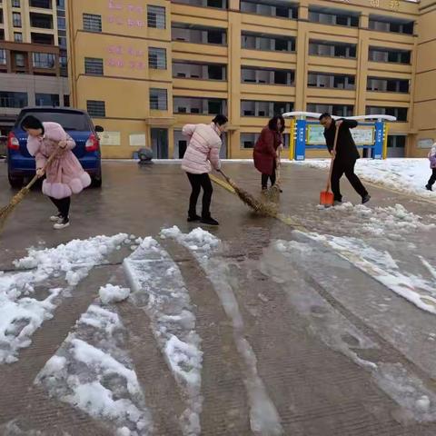 新春瑞雪至，开学扫雪忙！——黄泥塘中心学校扫雪活动