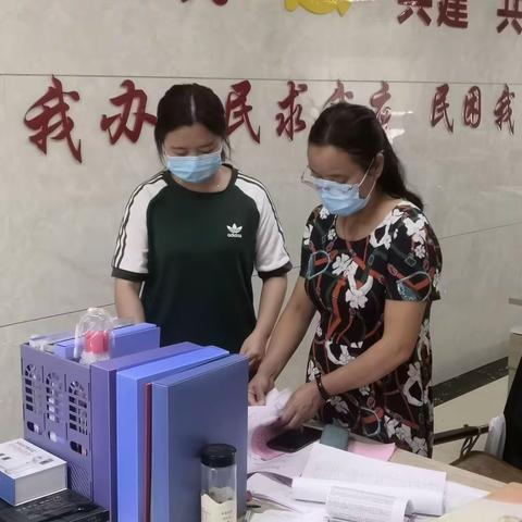 母女齐上阵，守护社区大家庭