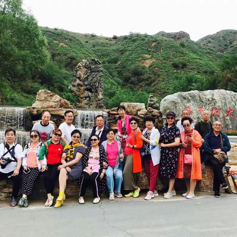 桑干河大峡谷位于河北省张家口市宣化区最南部王家湾乡与阳原、涿鹿两县交界处，距北京约150公里，距张家口市80