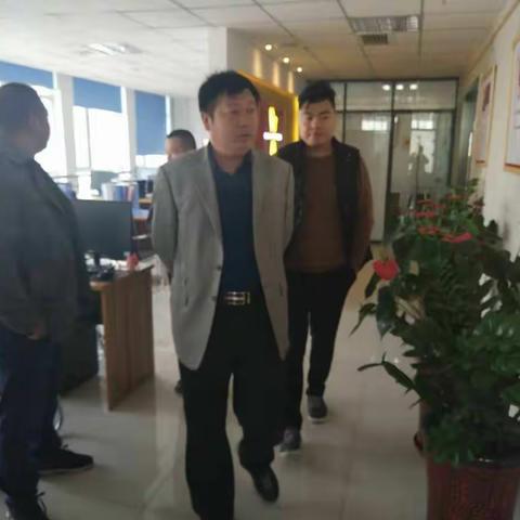 2017年11月2日大名县商务局副局长王洪印带领大名县农村电商公共服务中心人员前往石家庄考察农产品上行渠道！