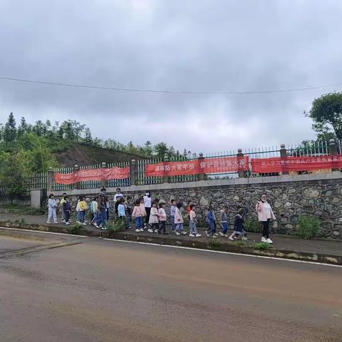 走进小学 体验成长——王家寨幼儿园大班走进小学活动