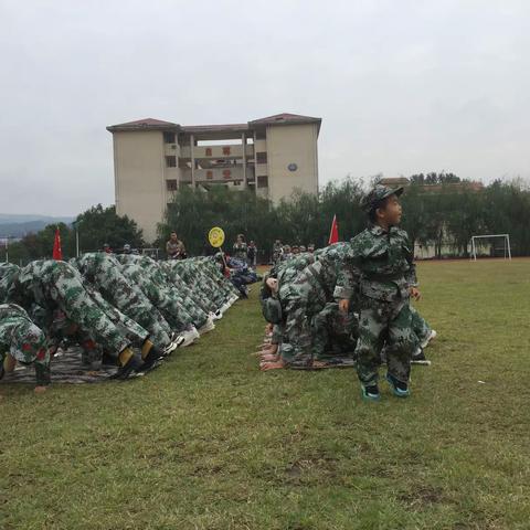 2020年秋季精武二班：大型国防亲子军事拓展活动—《上阵亲子兵》