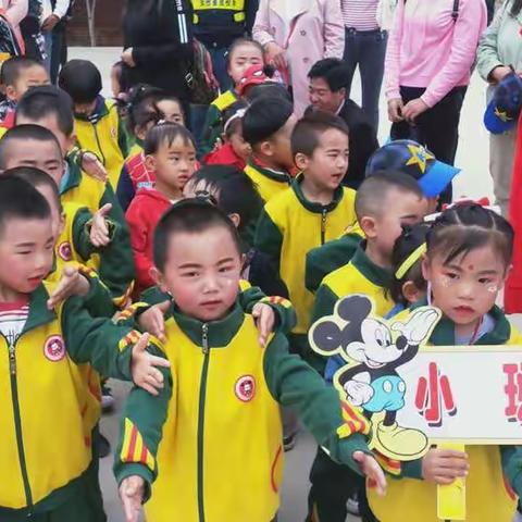 甘州区米奇幼儿园小班“空气棒”亲子同乐会！