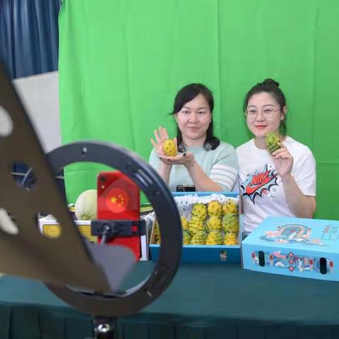 “手机成为新农具 农民成为新主播”2022年陵水电商直播助力乡村振兴主题培训结业