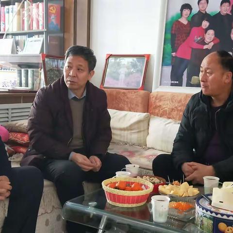 上党区市场监管局春节前走访慰问退休老干部
