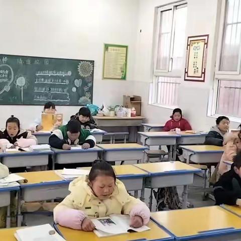 自主学习的小学生们！