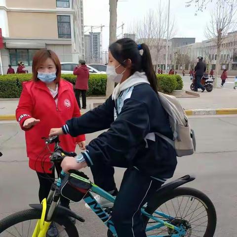 创建文明交通秩序综合整治工作——鹿谷小学在行动二