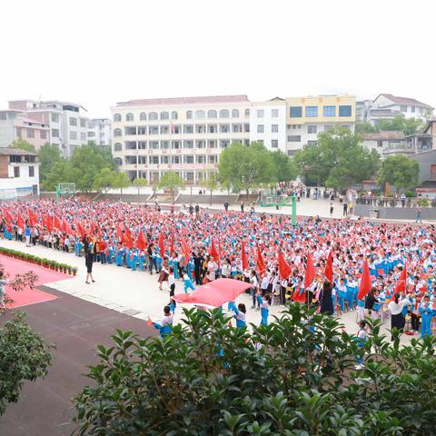 城南小学欢庆建队70周年