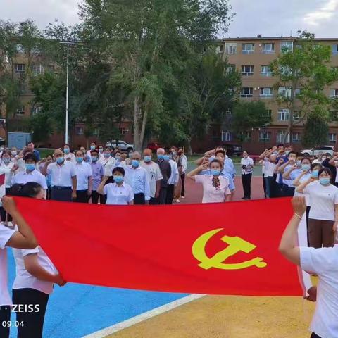 同心庆七一、永远跟党走——友好社区党支部召开七一“党旗映天山”主题党日活动