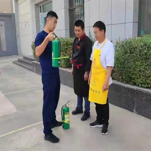 莫高消防站对食堂工作人员开展消防安全培训