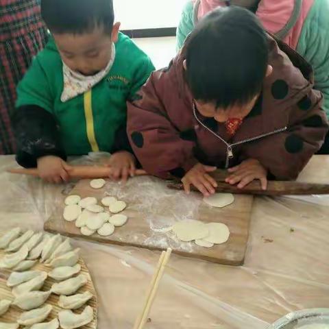 迎冬至，品饺子                            ――胡庙中心幼儿园亲子活动