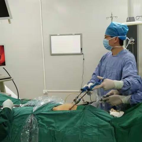 玉林市第三人民医院胃肠腺体外科成功开展腹腔镜下无张力疝修补术