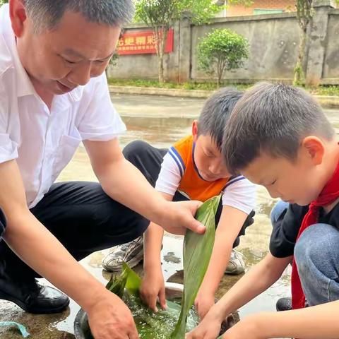 端午粽飘香，传承中国情——桐木镇莲台小学“我们的节日·端午”主题教育暨关爱留守儿童实践活动