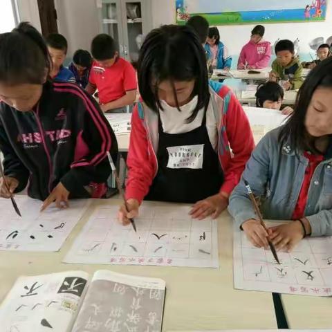 罗岗小学周六社团日活动——书法练习