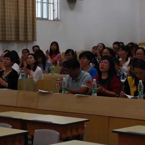 简简单单教语文，轻轻松松学语文               ——个旧市人民小学“语文主题学习”研讨会