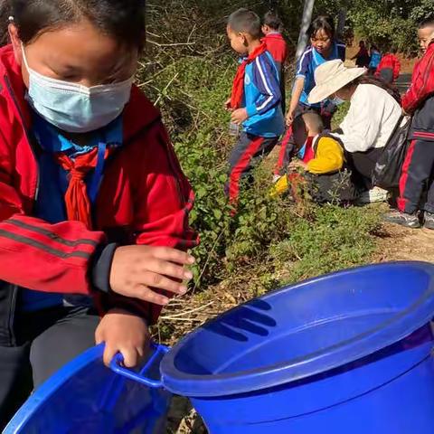 学雷锋，好榜样——小寨小学少先队员活动