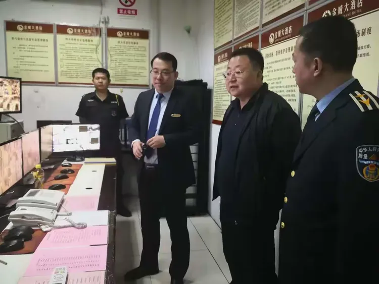 高新区管委会副主任贾晓伟带队检查“五一”期间特种设备安全工作