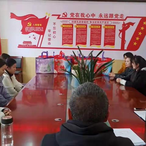 巾帼绽芳华 一起向未来——固镇学校开展庆祝“三八”妇女节座谈会