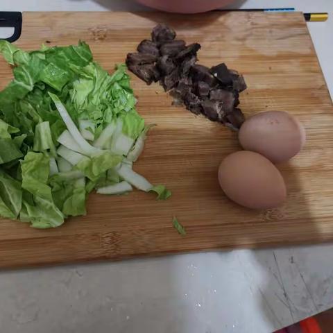 邓瑾涵爱心晚餐鸡蛋牛肉炒饭