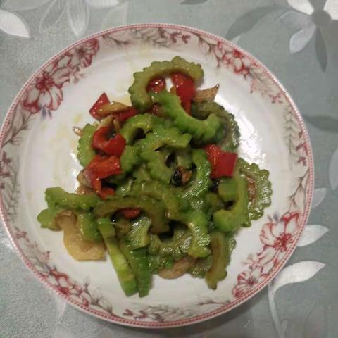 邓瑾涵同学爱心餐小炒苦瓜