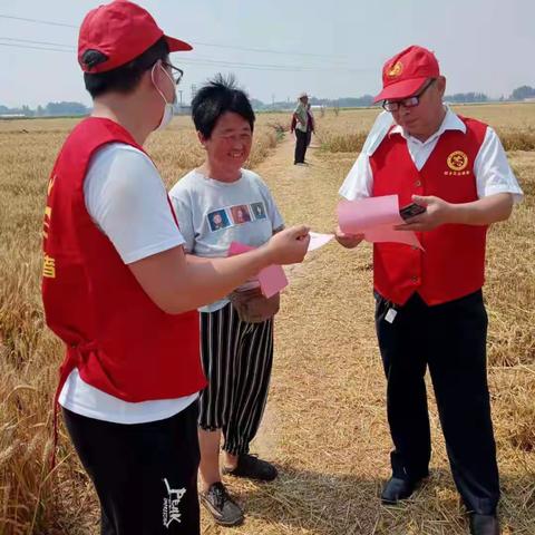 区财政局志愿者到村宣传夏季防火安全知识