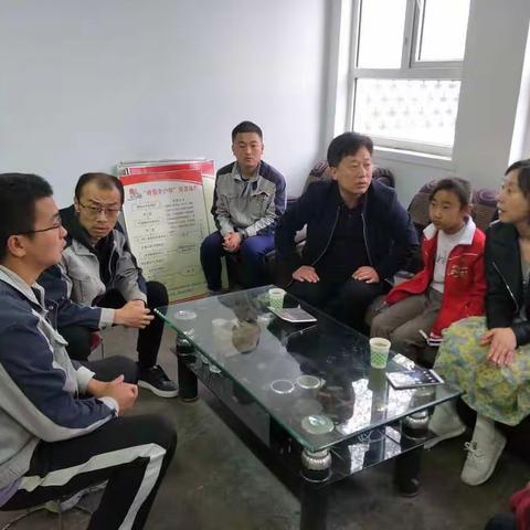 “炭火同萌”志愿者回访赵家堡村六名贫困学生