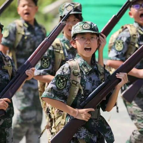 沉浸式实战化/杭州地区学生国防教育天花板/队列内务、打靶野战、重装拉练、实弹射击、篝火感恩、分列式......