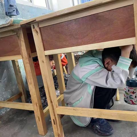 雄鹰翱翔的美篇