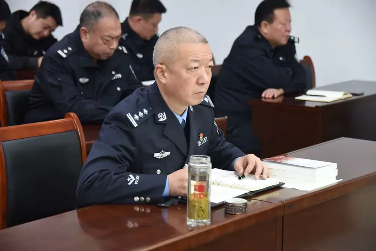 活动由支部书记何成润主持,县委常委,政法委书记,公安局长王松涛以