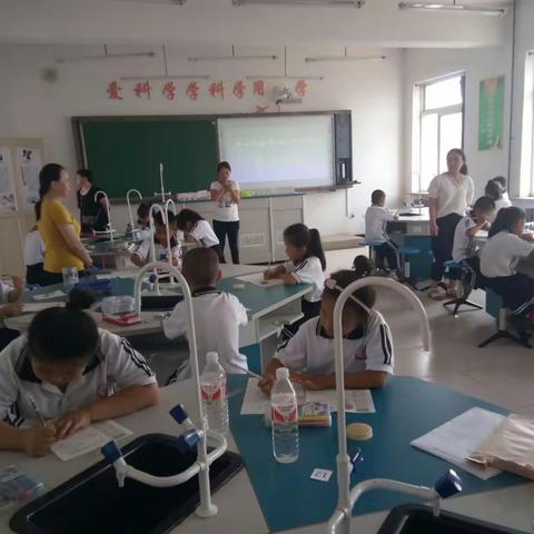 柏家沟镇中心小学一二年级进行能力测试