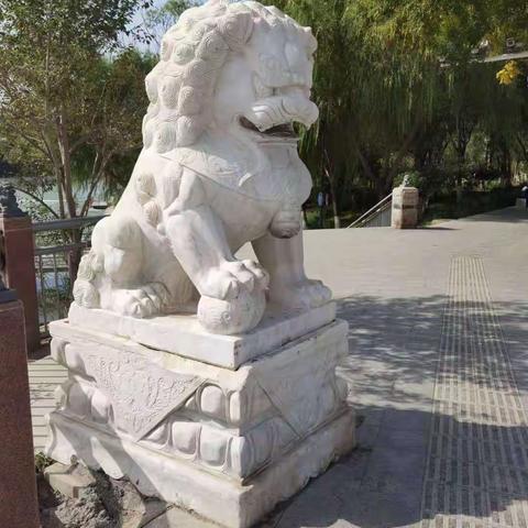 【果果美术】秋日童话素描班狮子桥桥头写生记—石狮子，怡心亭