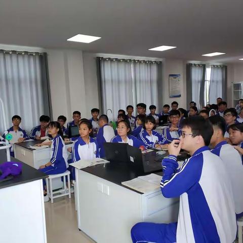 师徒共进赛课堂，数字化教学出新彩