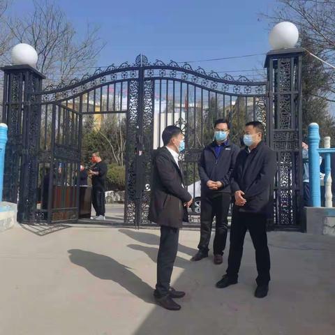 县疫情联防联控领导小组社区管控组组长、县委常委、组织部部长王国强督查城区涉疫地区返静人员核酸筛查工作