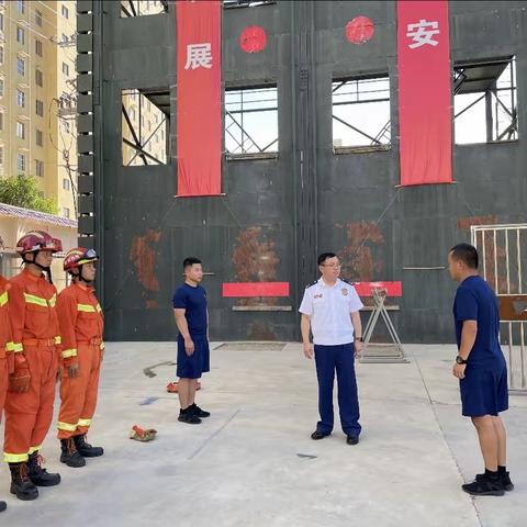 商洛市消防救援支队主官深入新蓝集训队看望慰问新消防员