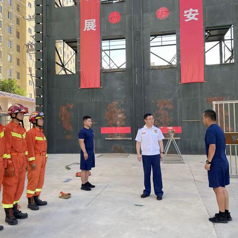 商洛市消防救援支队主官深入新蓝集训队看望慰问新消防员
