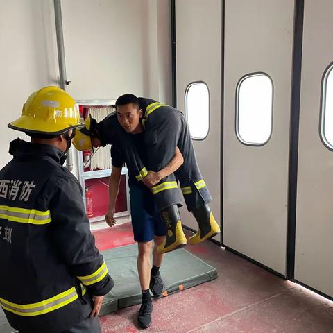 商洛市消防救援支队新蓝集训队开展救援搬运操法训练