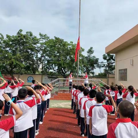 喜迎二十大.欢庆73周年国庆——三亚市天涯区回新逸夫小学 2022年庆祝国庆“向国旗敬礼”“看祖国”活动简报