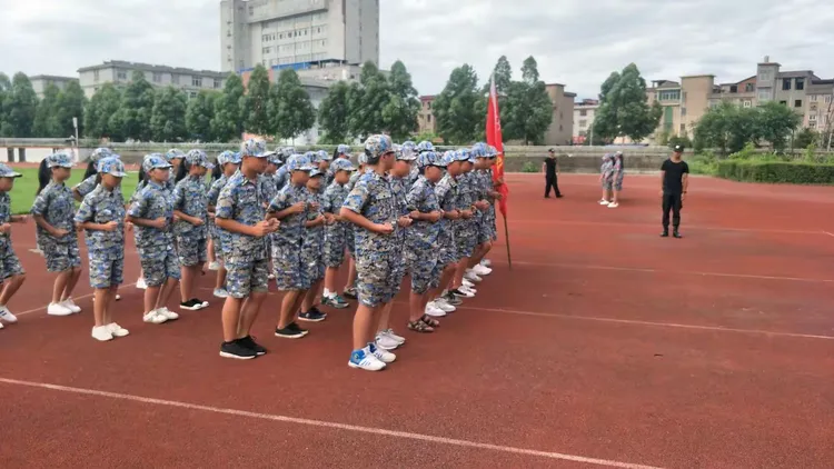 生命里有了军训的历史,一辈子也不会感到后悔