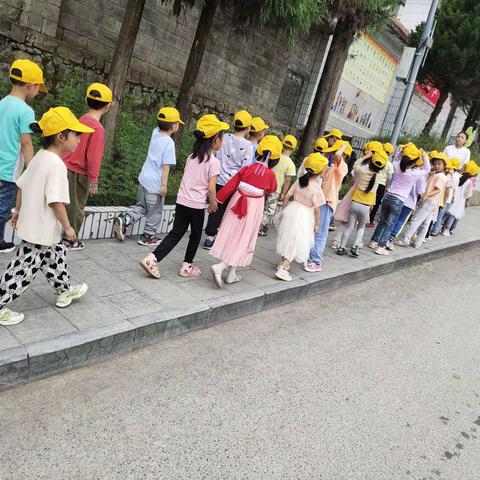 走进小学、感悟成长——走进阳溪小学活动