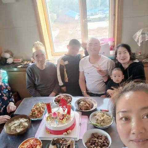 愿 爸爸 : 身体健康，笑口常开！！！福如东海，寿比南山！！！