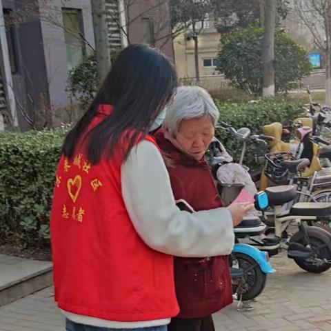 “银龄安康”进社区宣传活动